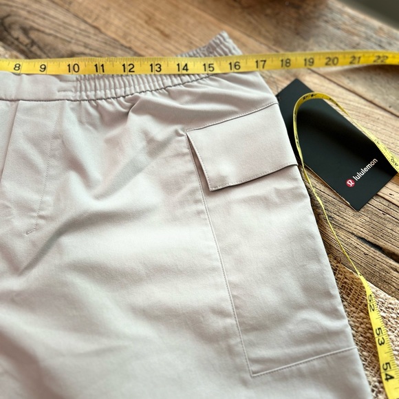 NWOT - MEN’S LULULEMON UTILITARIAN CARGO SHORT - 9” - Picture 3 of 8